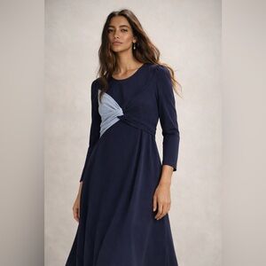 PAISIE London Two-Tone Twist Waist Midi Dress – Navy & Light Blue